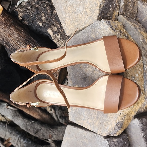 Michael Kors Shoes. - Picture 3 of 10